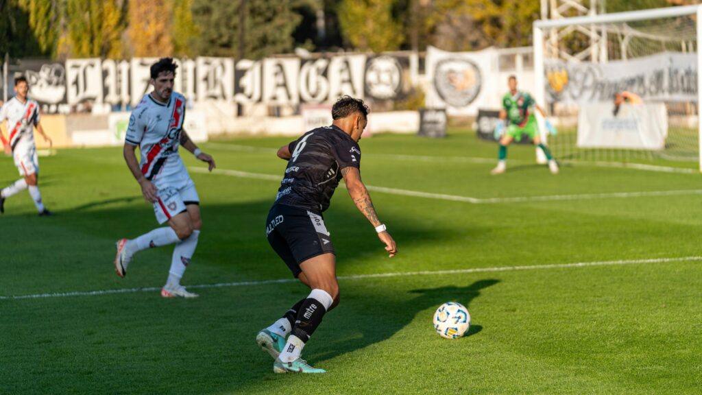 1How to Join a Football Academy in Europe